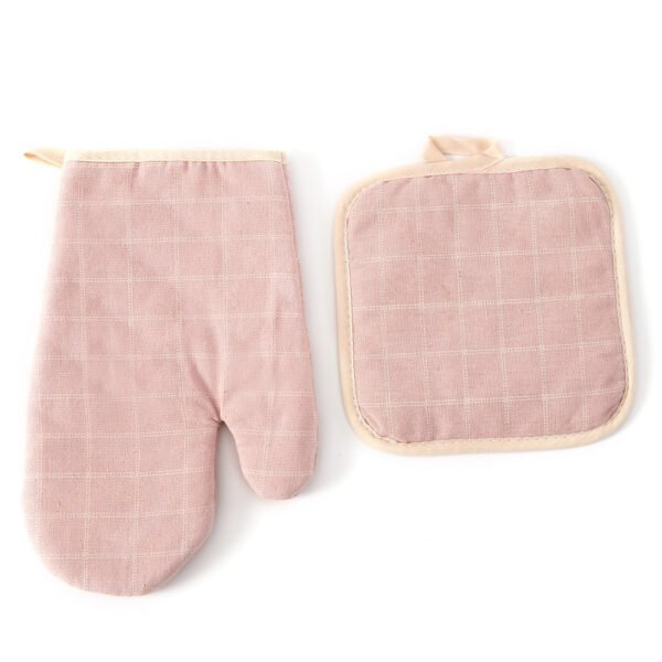 Checkered Non-Slip Oven Mitts and Pan Mats Set